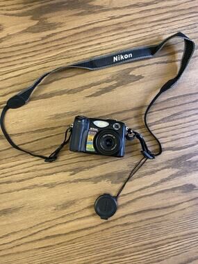 Vintage Nikon Coolpix 5400 5.1MP Digital Camera Tested